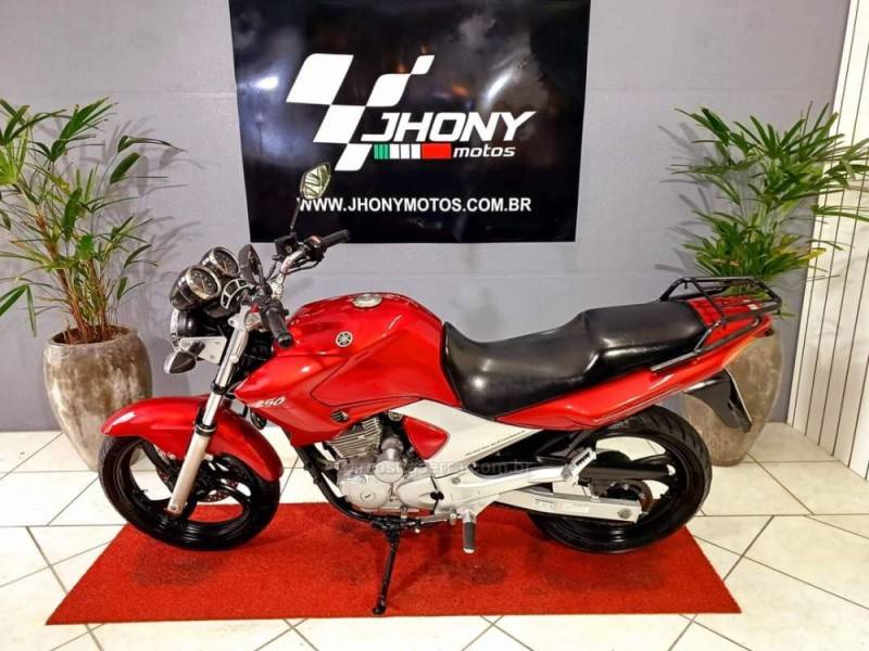 YAMAHA - FAZER - 2008/2008 - Vermelha - R$ 10.500,00