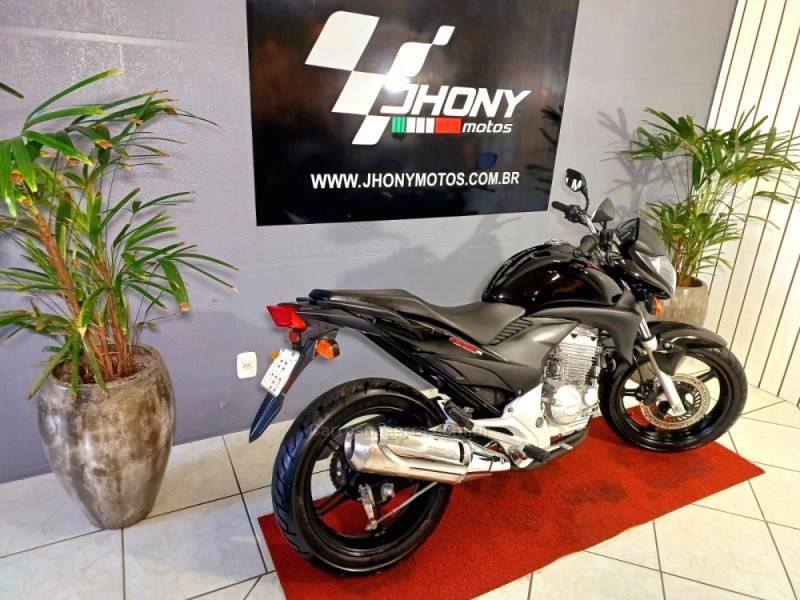 HONDA - CB 300R - 2011/2011 - Preta - R$ 12.500,00