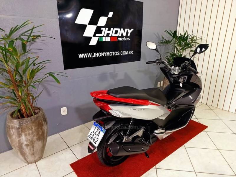 HONDA - PCX - 2018/2018 - Cinza - R$ 14.800,00