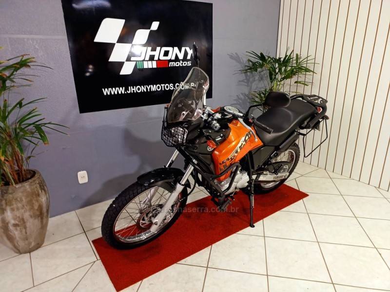 YAMAHA - XTZ 250 - 2014/2014 - Laranja - R$ 18.500,00