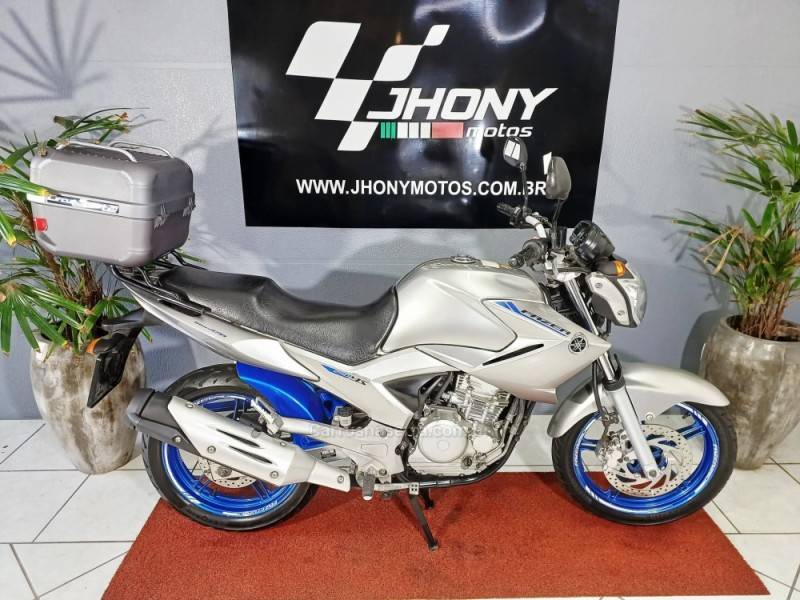 YAMAHA - FAZER - 2013/2013 - Prata - R$ 14.800,00