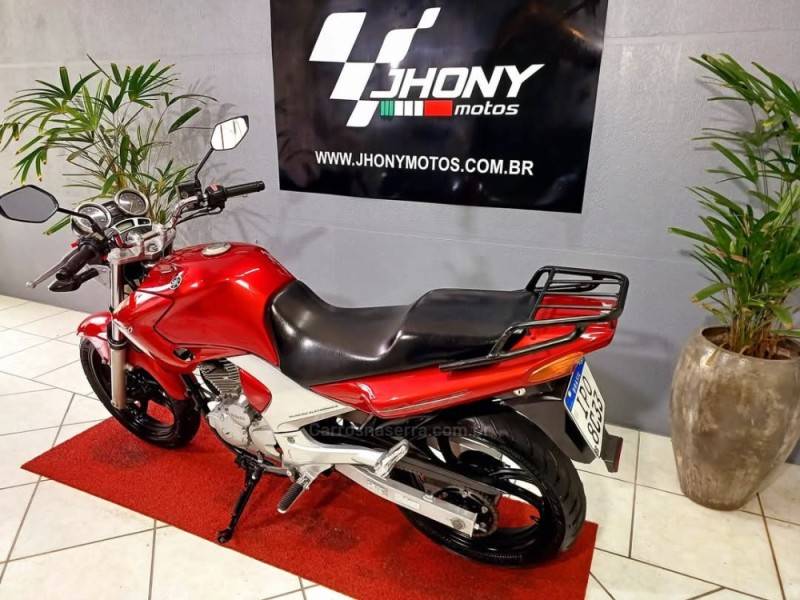 YAMAHA - FAZER - 2008/2008 - Vermelha - R$ 10.500,00