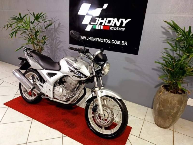 HONDA - CBX 250 TWISTER - 2005/2005 - Prata - R$ 9.800,00