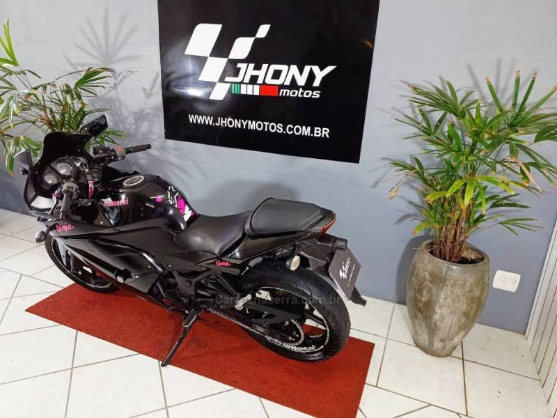 KAWASAKI - NINJA 250R - 2010/2010 - Preta - R$ 13.900,00