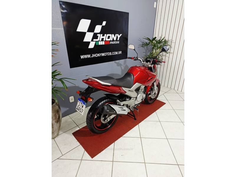 YAMAHA - FAZER - 2013/2013 - Vermelha - R$ 14.900,00