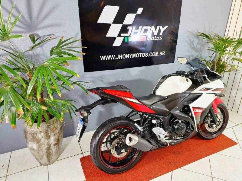 YAMAHA - YZF - 2018/2018 - Preta - R$ 23.900,00