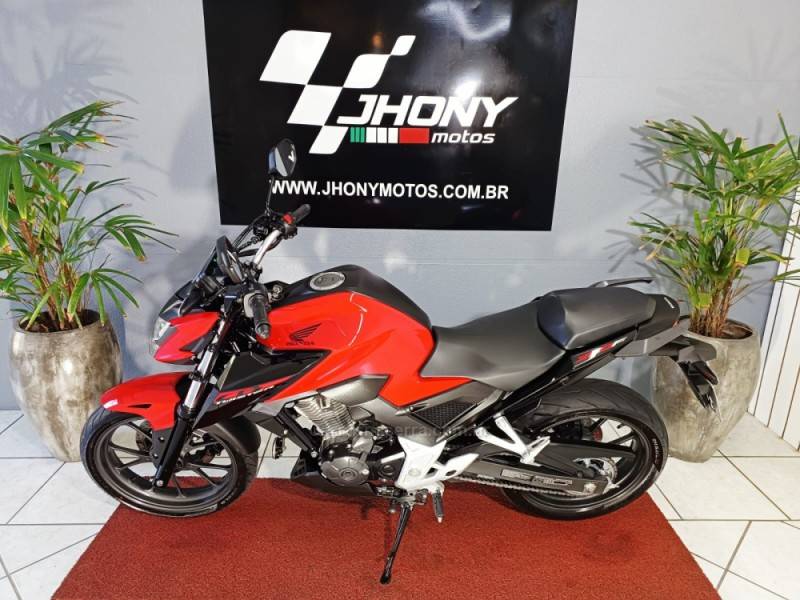 HONDA - CB 300F TWISTER - 2023/2023 - Vermelha - R$ 24.900,00