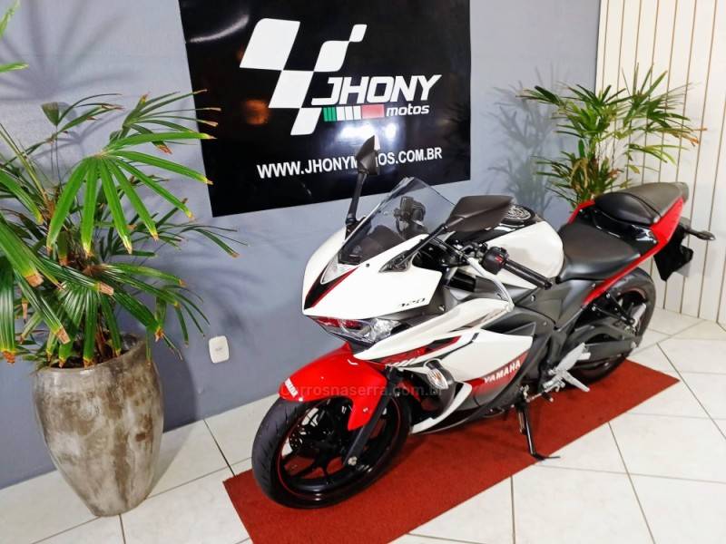 YAMAHA - YZF - 2018/2018 - Preta - R$ 23.900,00