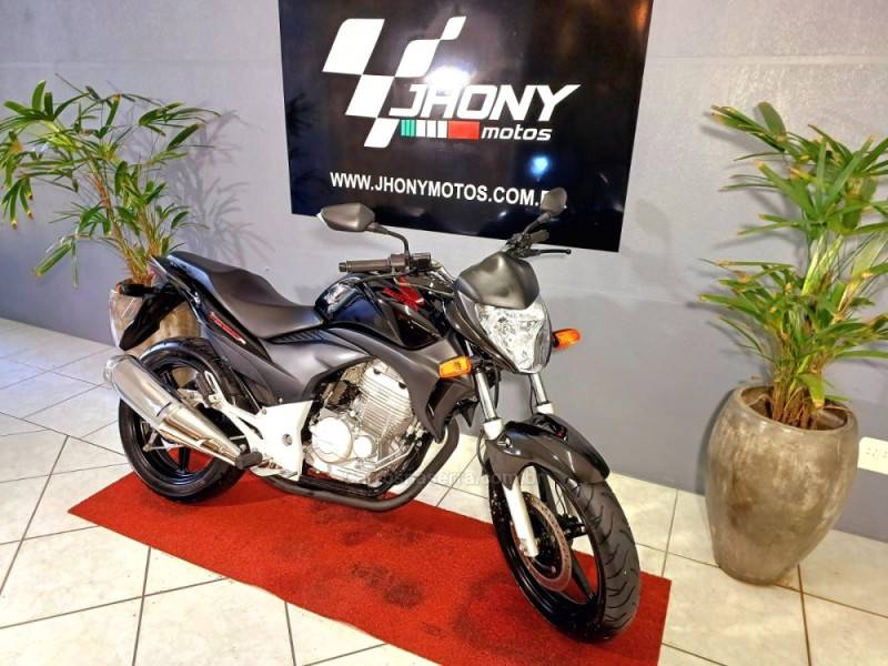 HONDA - CB 300R - 2011/2011 - Preta - R$ 12.500,00