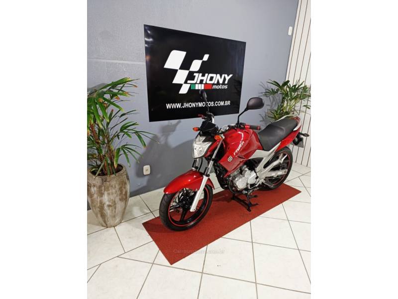 YAMAHA - FAZER - 2013/2013 - Vermelha - R$ 14.900,00