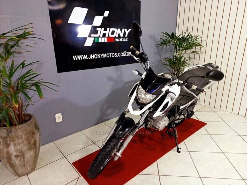 YAMAHA - XTZ 150 - 2015/2015 - Branca - R$ 14.800,00