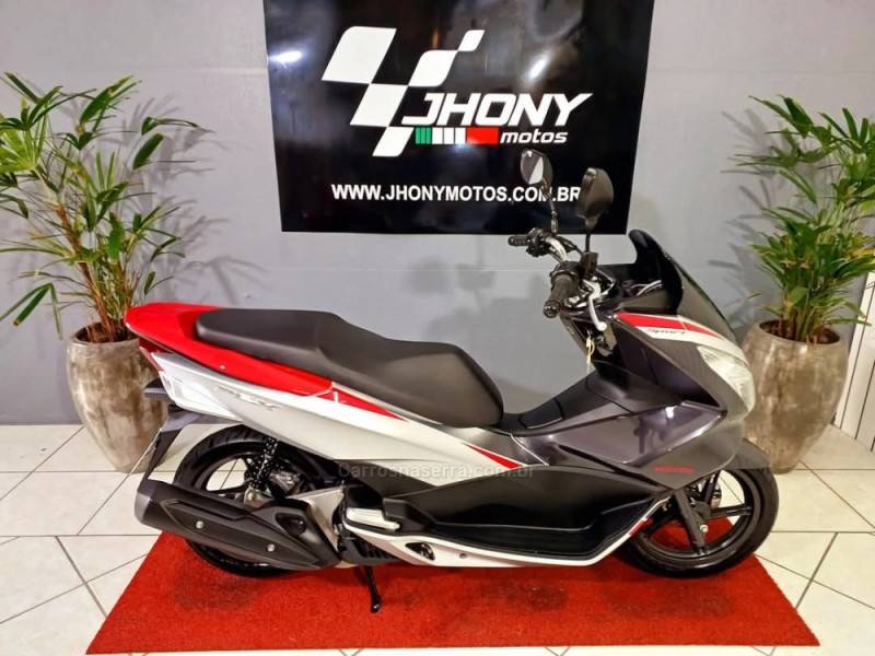 HONDA - PCX - 2018/2018 - Cinza - R$ 14.800,00