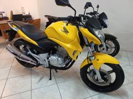 HONDA - CB 300R - 2013/2013 - Amarela - R$ 13.900,00