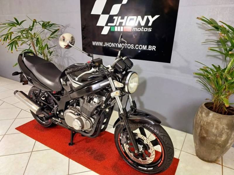 SUZUKI - GS500E - 2008/2008 - Preta - R$ 16.900,00