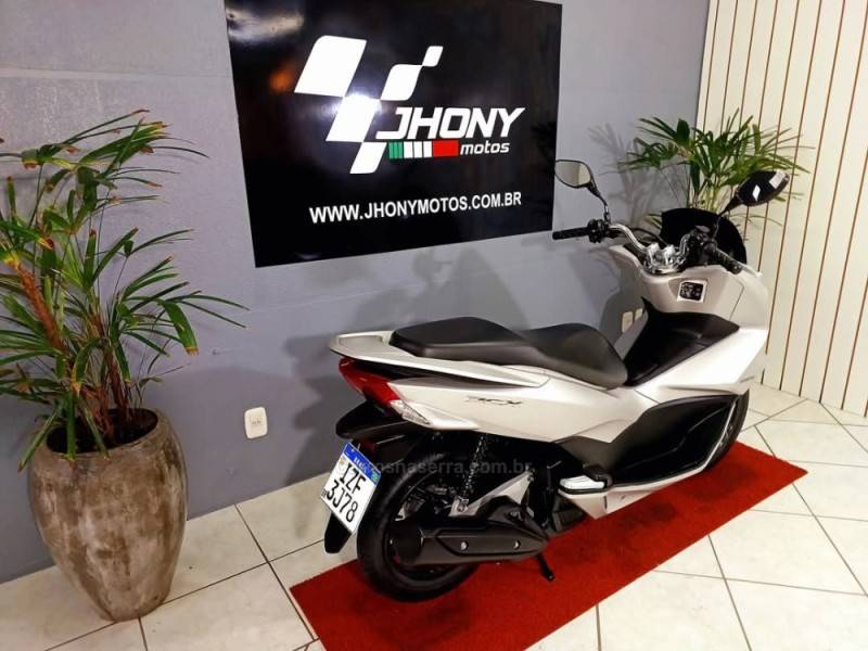 HONDA - PCX - 2018/2018 - Prata - R$ 14.900,00