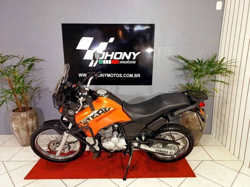 YAMAHA - XTZ 250 - 2014/2014 - Laranja - R$ 18.500,00