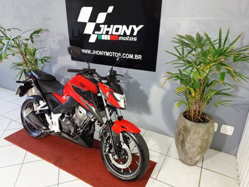 HONDA - CB 300F TWISTER - 2023/2023 - Vermelha - R$ 24.900,00