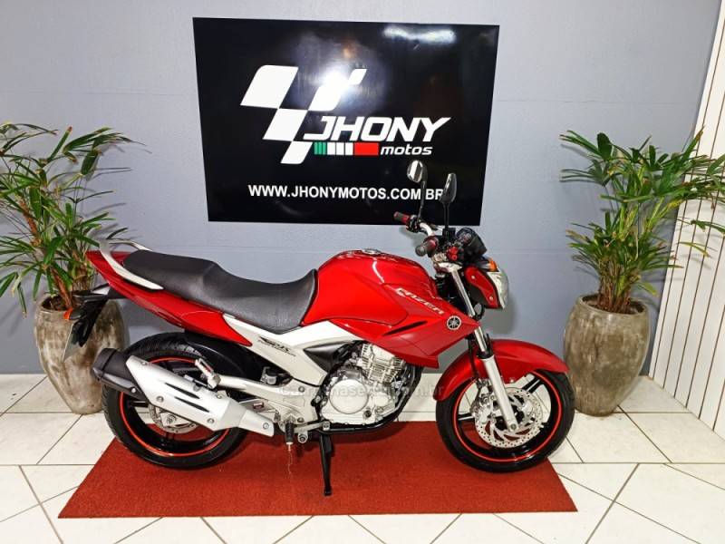YAMAHA - FAZER - 2013/2013 - Vermelha - R$ 14.900,00