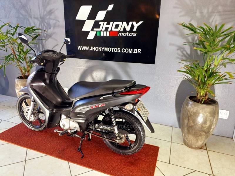 HONDA - BIZ 125 - 2015/2015 - Preta - R$ 12.900,00