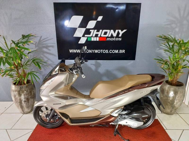 HONDA - PCX - 2022/2022 - Prata - R$ 18.500,00