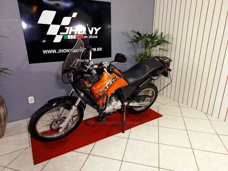 YAMAHA - XTZ 250 - 2014/2014 - Laranja - R$ 18.500,00