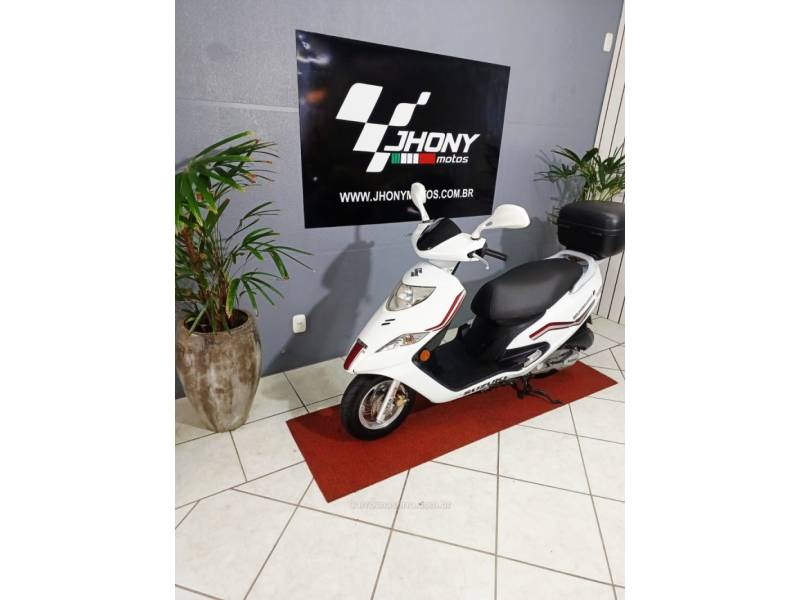 SUZUKI - BURGMAN - 2014/2014 - Branca - R$ 8.000,00