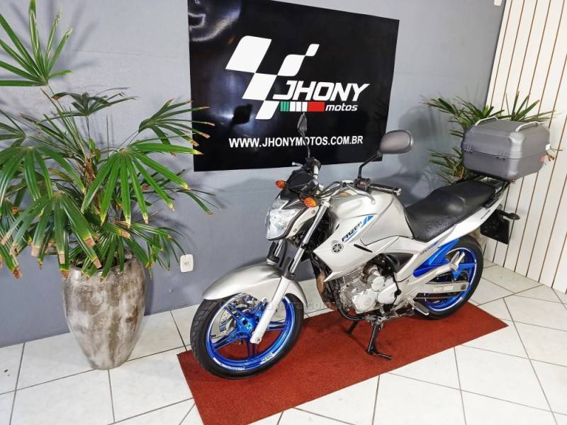YAMAHA - FAZER - 2013/2013 - Prata - R$ 14.800,00