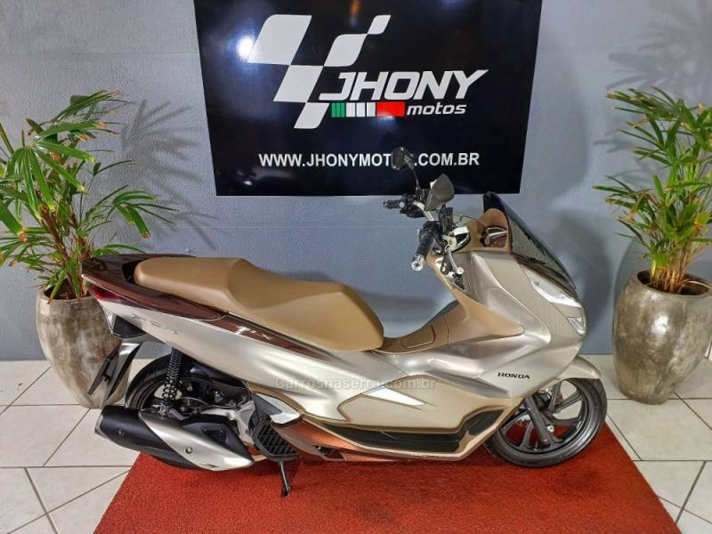 HONDA - PCX - 2022/2022 - Prata - R$ 18.500,00