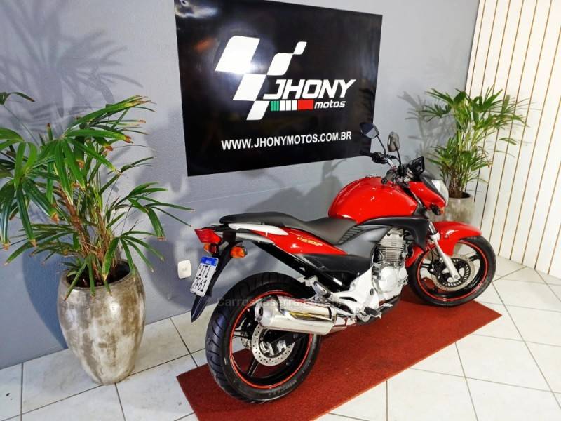 HONDA - CB 300R - 2012/2012 - Vermelha - R$ 13.500,00