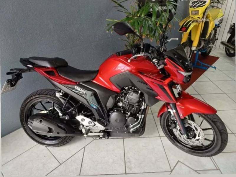YAMAHA - FAZER - 2025/2025 - Vermelha - R$ 26.500,00