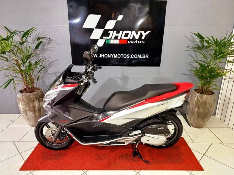 HONDA - PCX - 2018/2018 - Cinza - R$ 14.800,00