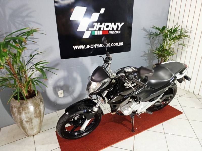 HONDA - CB 300R - 2014/2014 - Preta - R$ 15.500,00