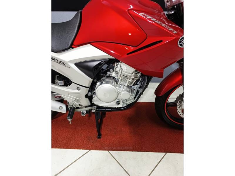 YAMAHA - FAZER - 2013/2013 - Vermelha - R$ 14.900,00