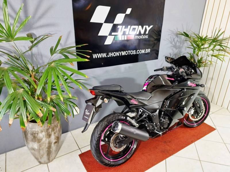 KAWASAKI - NINJA 250R - 2010/2010 - Preta - R$ 13.900,00