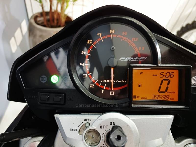 HONDA - CB 300R - 2014/2014 - Preta - R$ 15.500,00