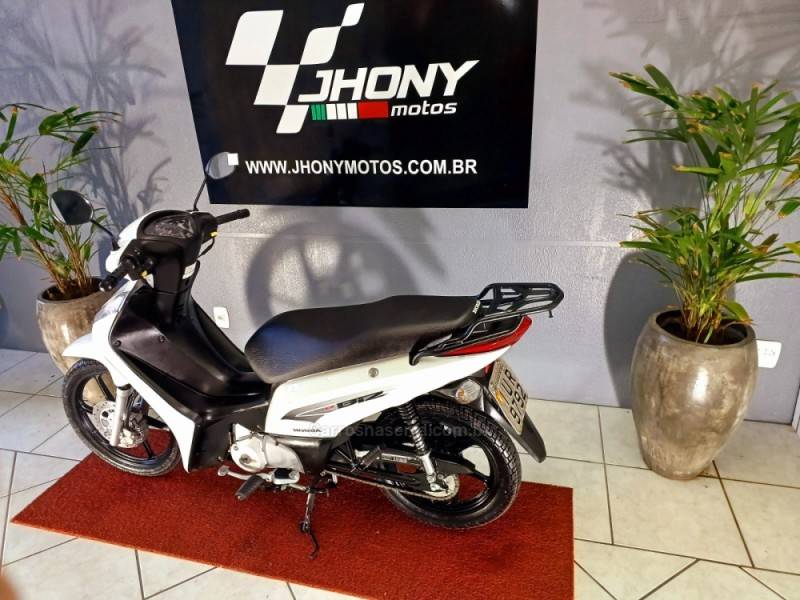 HONDA - BIZ 125 - 2013/2013 - Branca - R$ 12.500,00