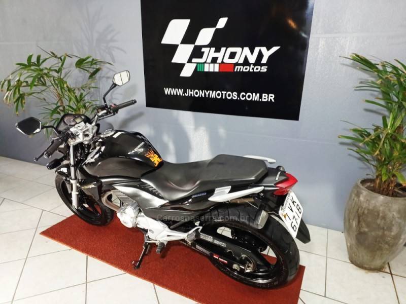 HONDA - CB 300R - 2014/2014 - Preta - R$ 15.500,00